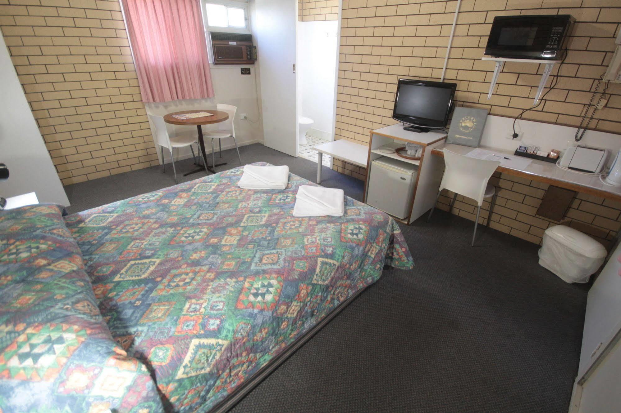 Binalong Motel Гундивинди Экстерьер фото