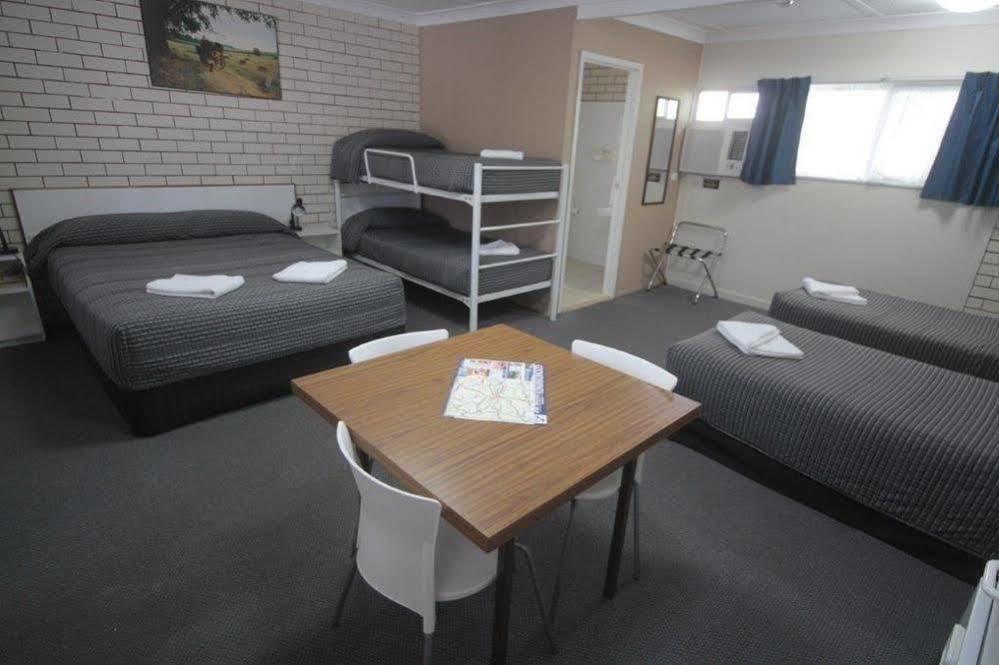 Binalong Motel Гундивинди Экстерьер фото